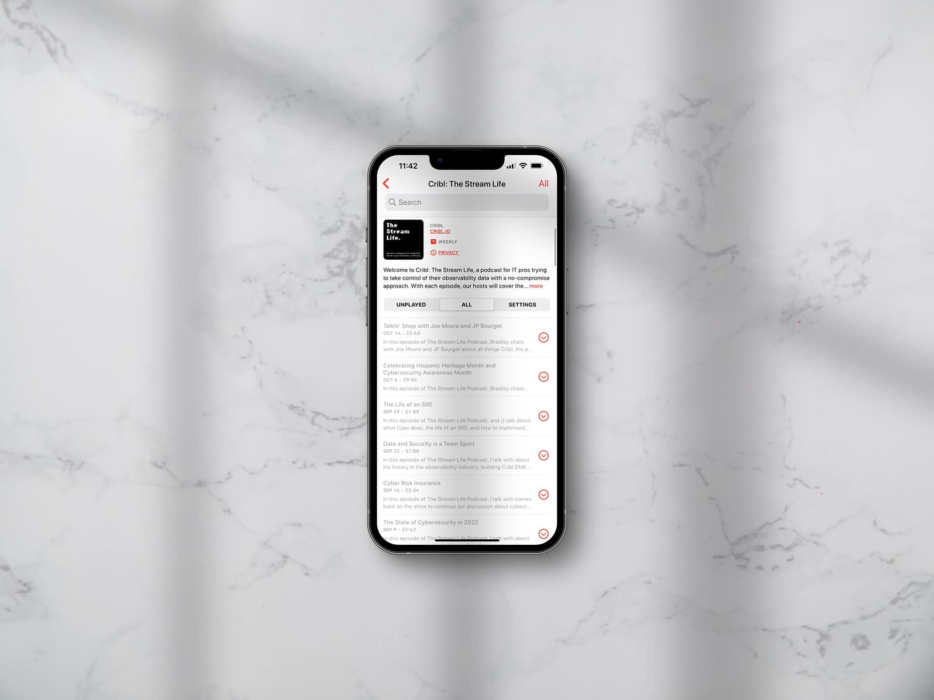 mockuuups-phone-mockup-on-light-marble
