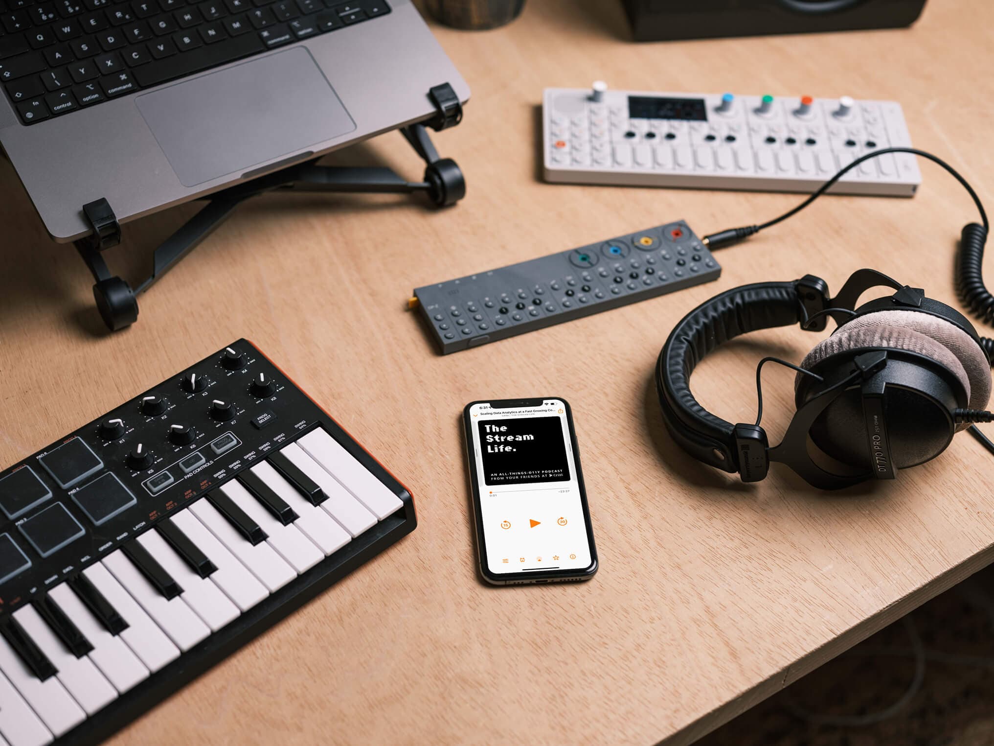 mockuuups-iphone-music-mockup