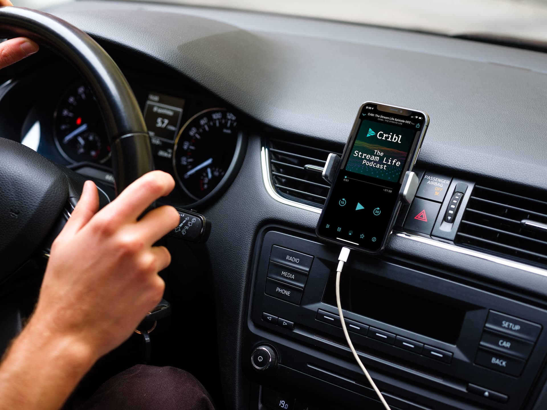 iphone-11-mockup-mounted-next-to-car-driver-for-navigation
